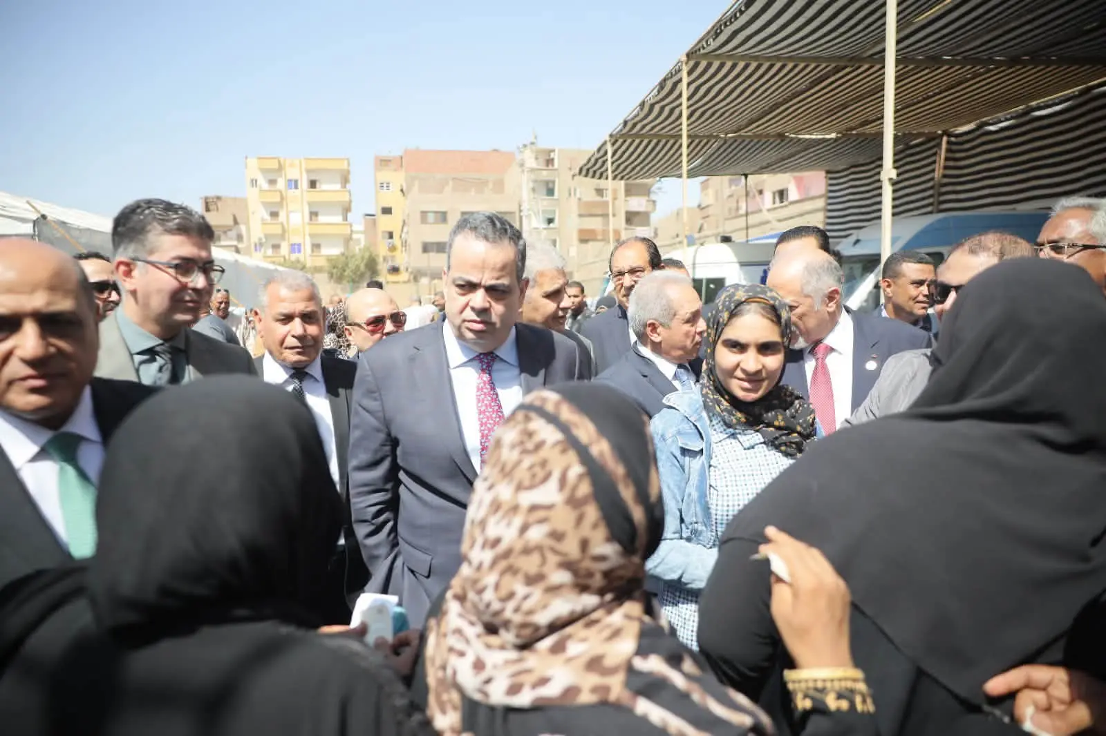 مستقبل وطن ينظم قافلة طبية مجانية ومعرض ملابس لغير القادرين في سوهاج