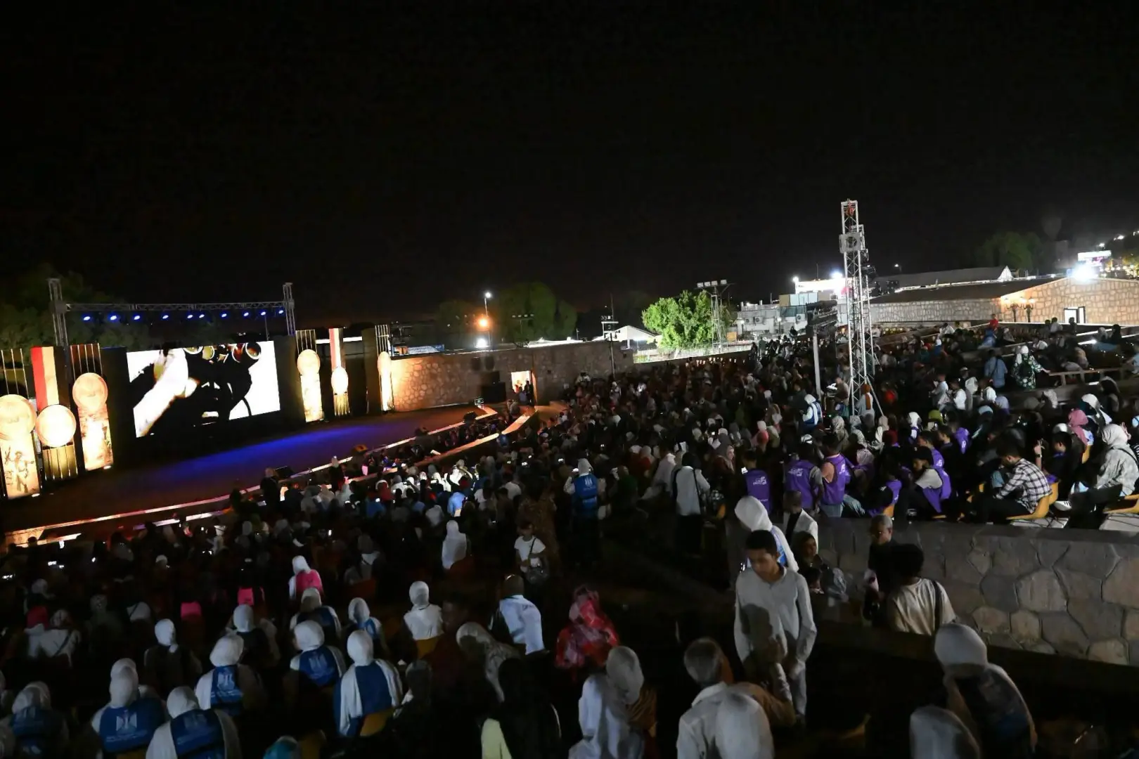 بمشاركة 8 فرق للفنون الشعبية.. فرقة أسوان تواصل عروضها بمهرجان تعامد الشمس