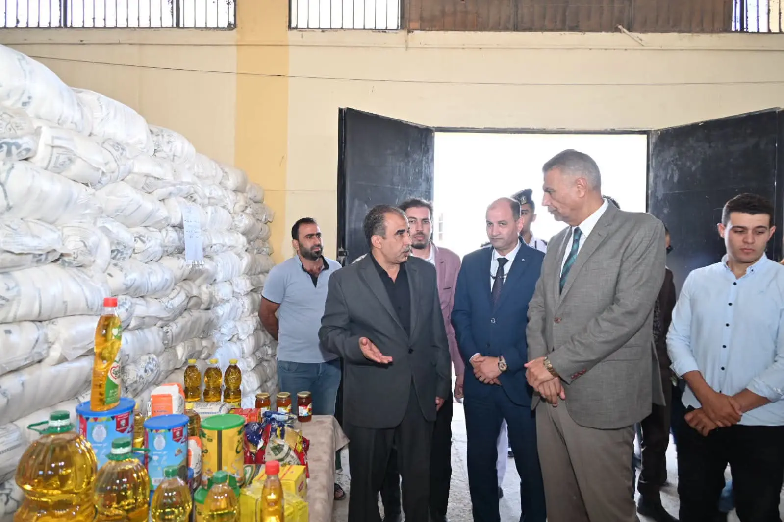محافظ جنوب سيناء يتابع المخزون الاستراتيجي للسلع التموينية برأس سدر