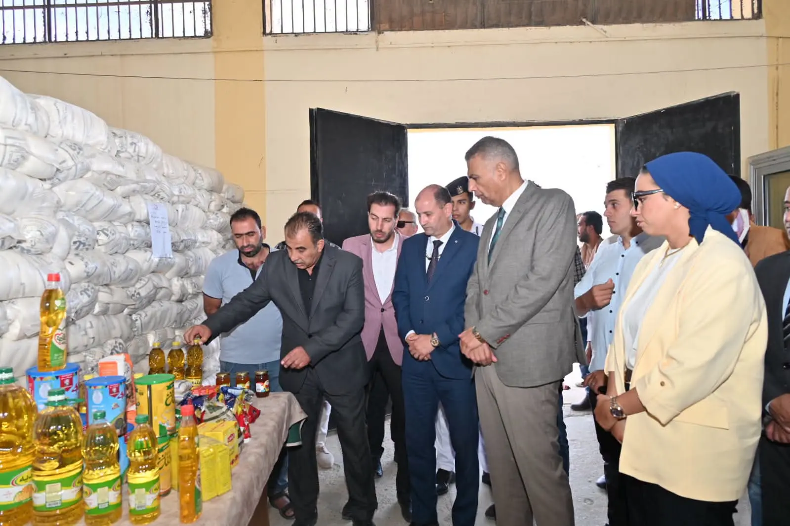 محافظ جنوب سيناء يتابع المخزون الاستراتيجي للسلع التموينية برأس سدر