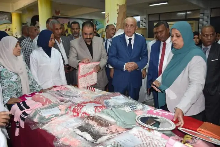 14 مدرسة تشارك في المعرض الثالث للتعليم الفني بالأقصر