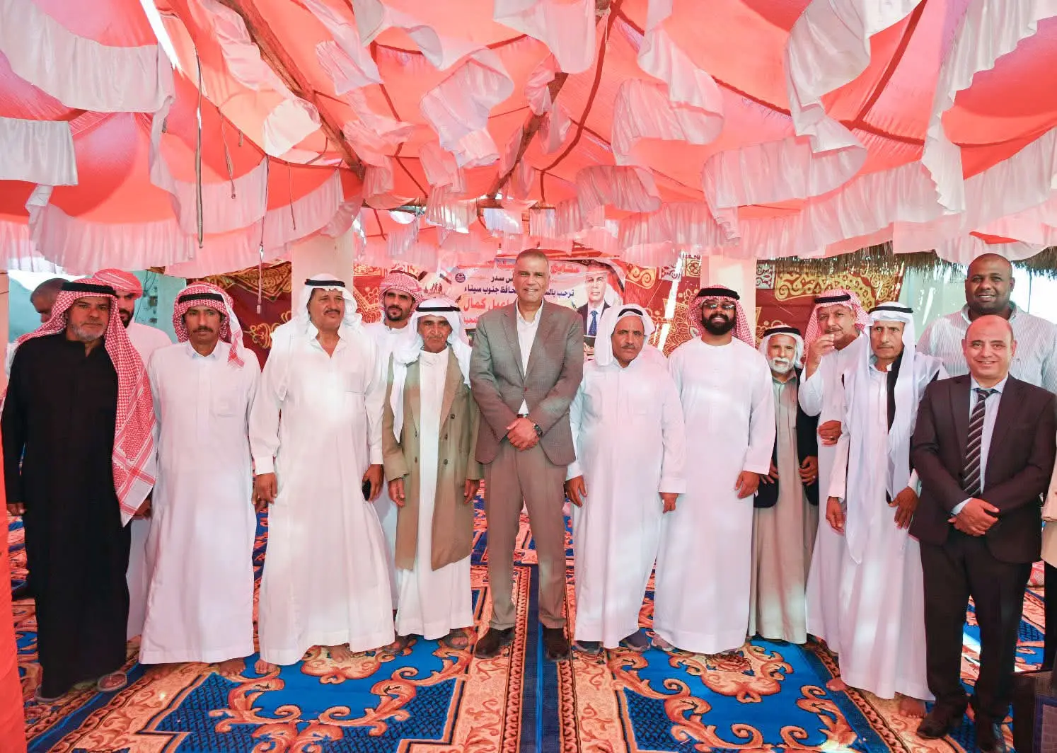 في ذكرى أكتوبر.. محافظ جنوب سيناء يبحث مطالب مشايخ قبائل رأس سدر