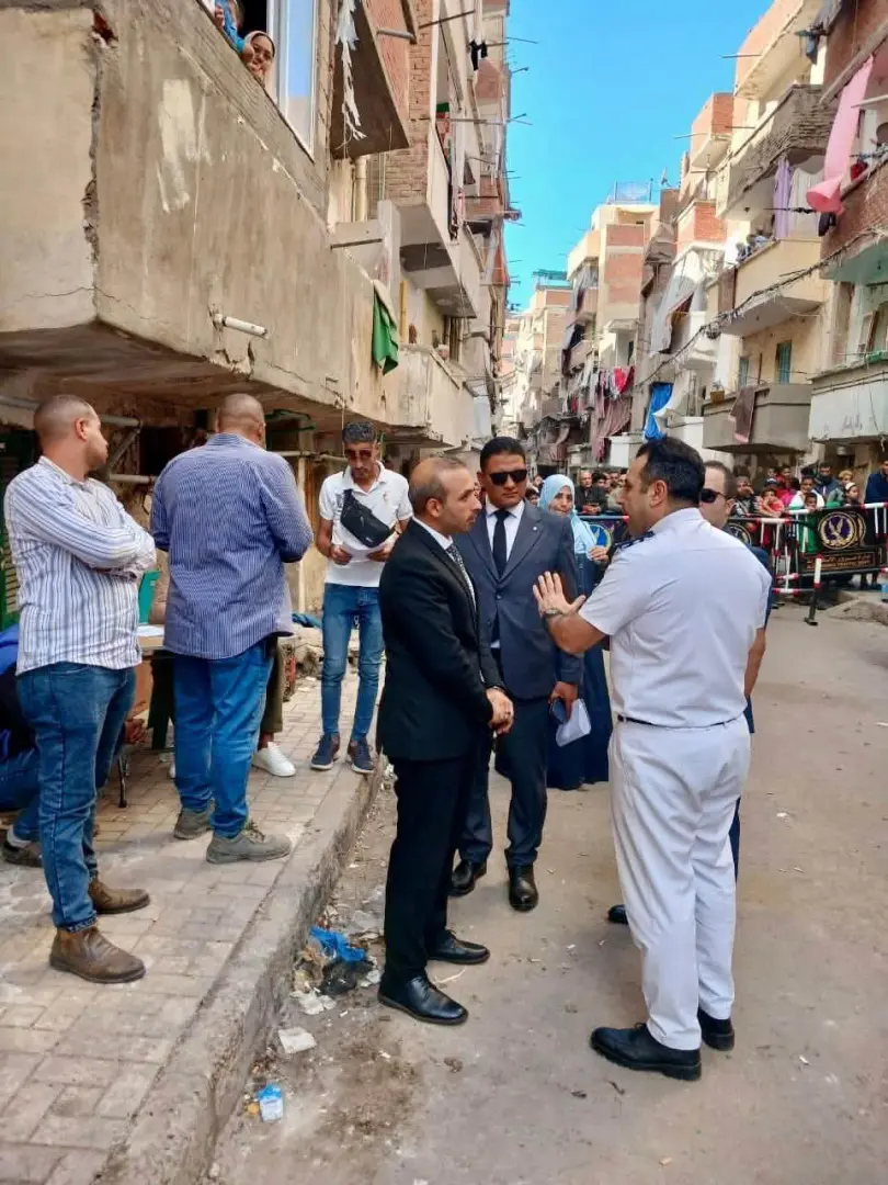 النيابة الإدارية تعاين عقار الإسكندرية المنهار وتأمر بتقرير فني عاجل