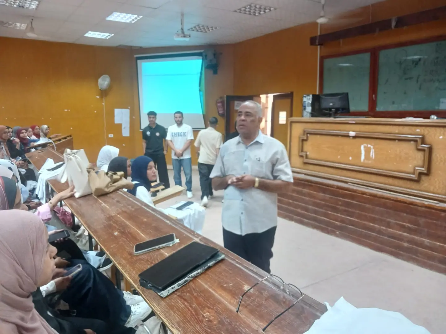 طب بيطري قنا تنظم يومًا تعريفيًا لاستقبال طلاب الفرقة الأولى