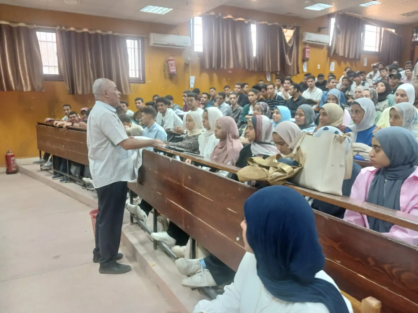 طب بيطري قنا تنظم يومًا تعريفيًا لاستقبال طلاب الفرقة الأولى