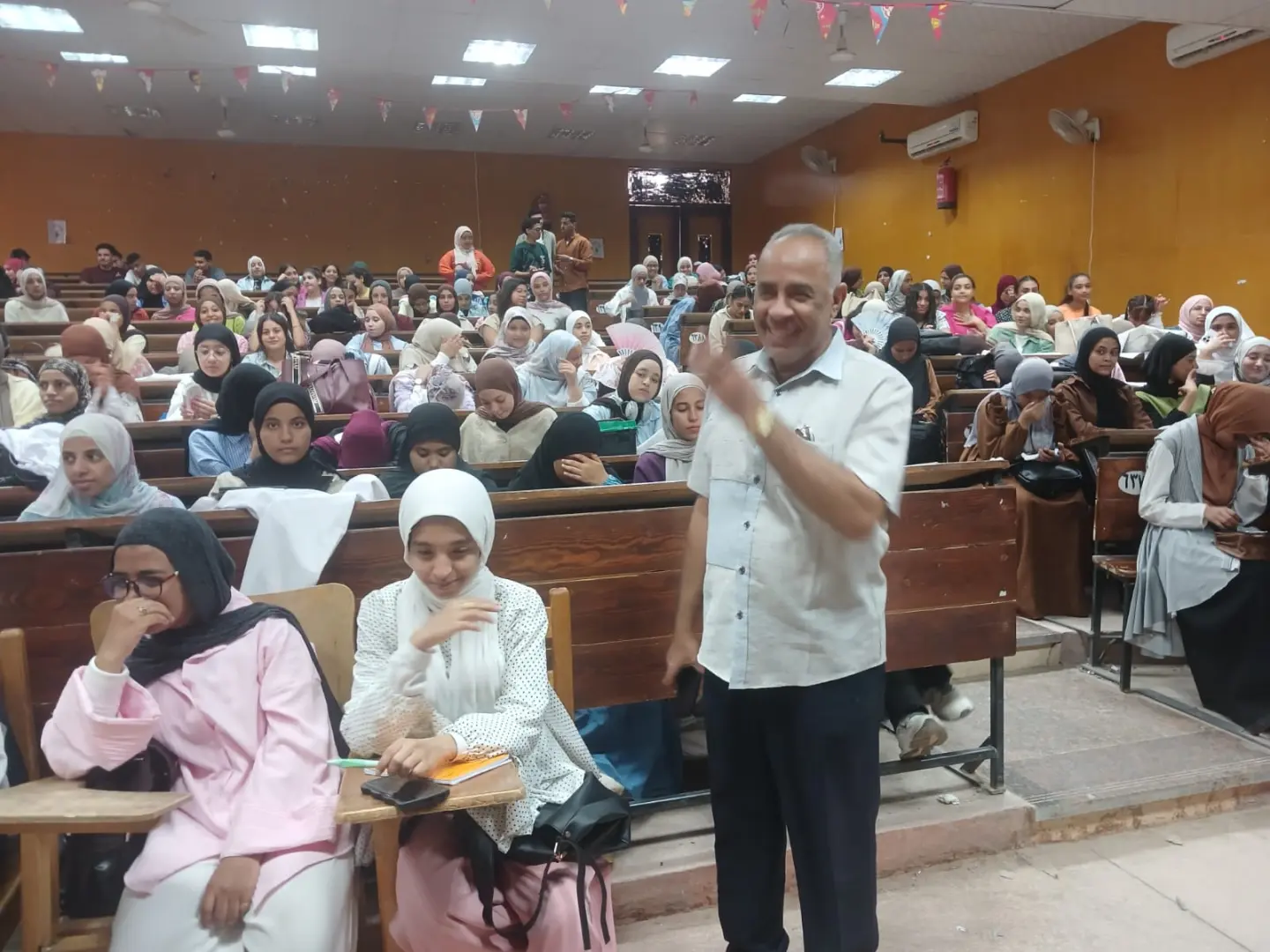 طب بيطري قنا تنظم يومًا تعريفيًا لاستقبال طلاب الفرقة الأولى