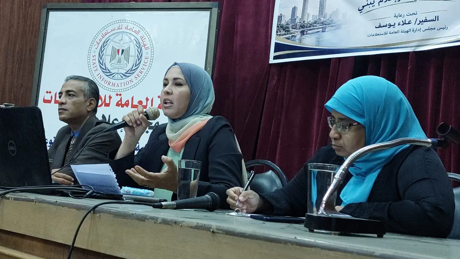 مجمع إعلام قنا يناقش دور المشروعات القومية في مواجهة الشائعات