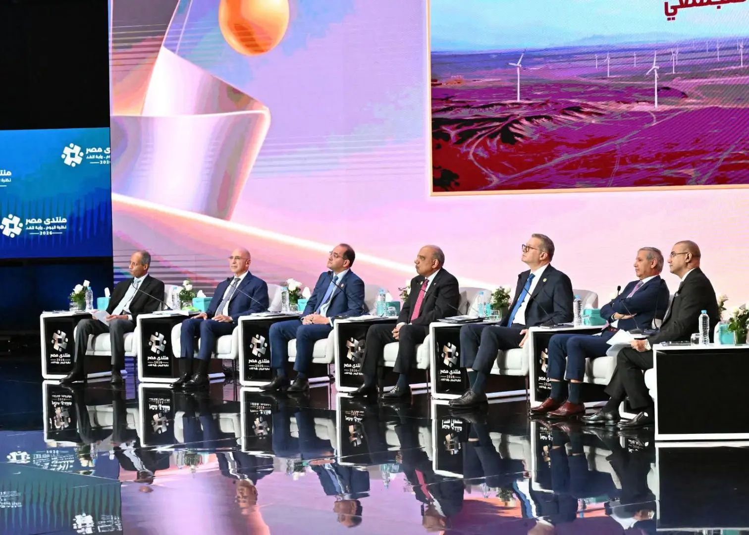 الرئيس السيسي: استثمارات الطاقة تحتاج من 5 إلى 7 سنوات لتحقيق نتائجها - 1000978850