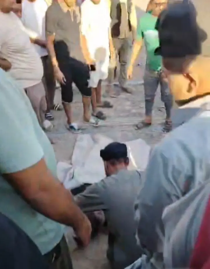 فيديو وصور | مصرع سيدة في تصادم قطار وسيارة ربع نقل بمزلقان الصداقة بأسوان