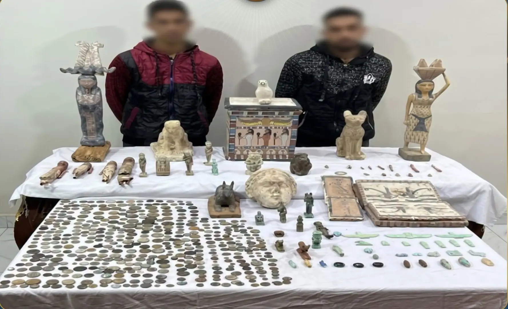 كنز من 3 حضارات.. ضبط 521 قطعة أثرية بحوزة شخصين في المنيا