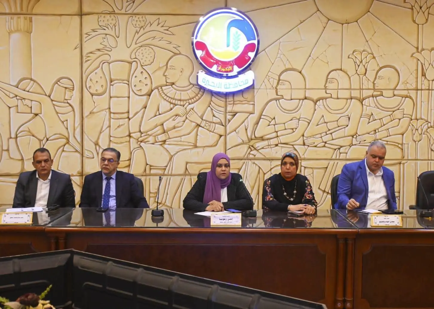 محافظ البحيرة تبحث مطالب المواطنين مع أعضاء مجلسي النواب والشيوخ