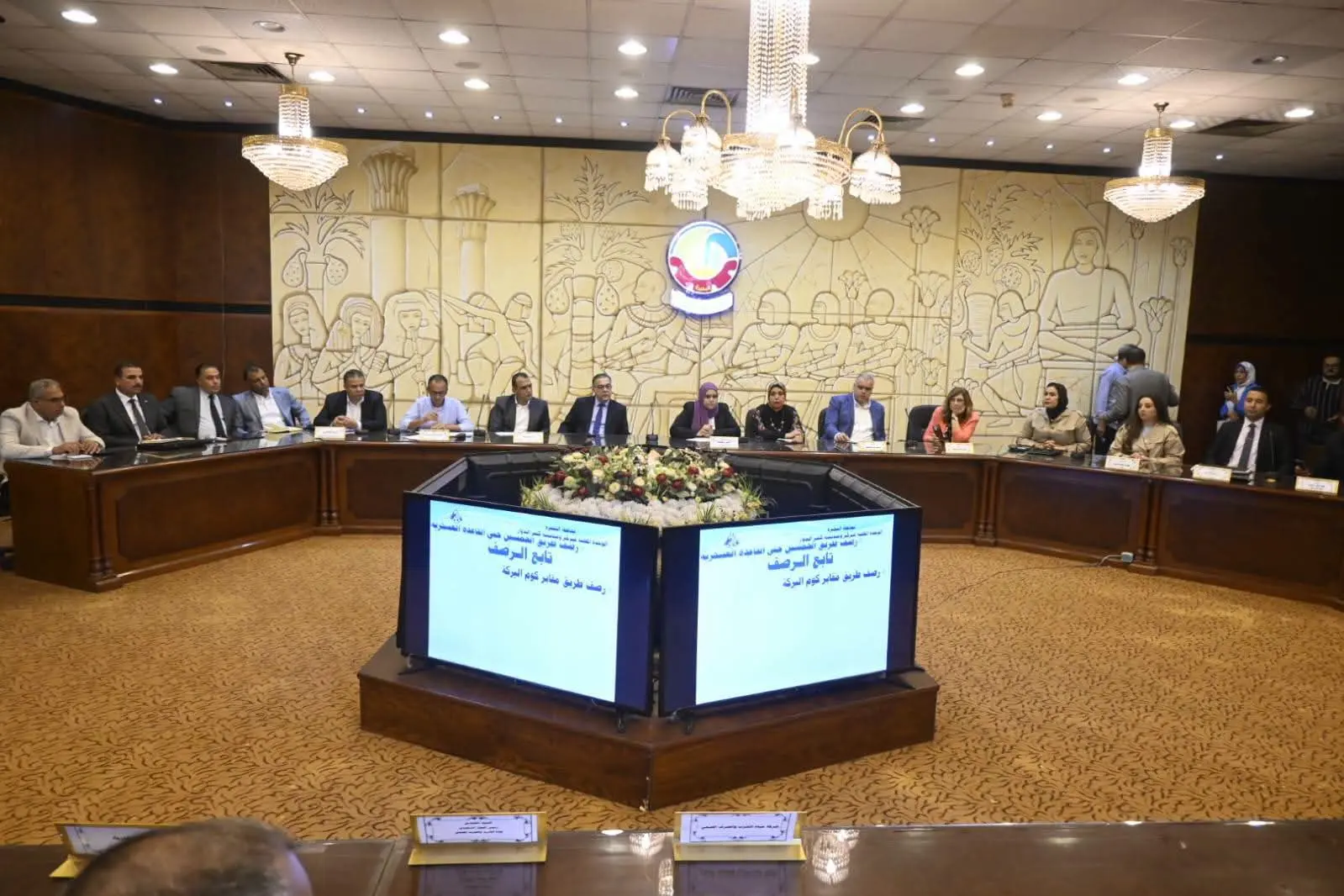 محافظ البحيرة تبحث مطالب المواطنين مع أعضاء مجلسي النواب والشيوخ
