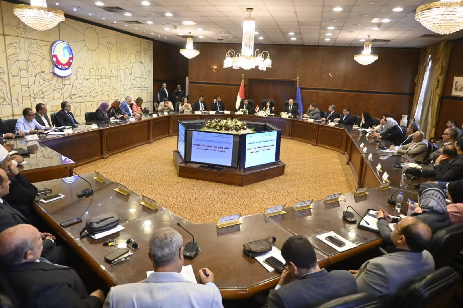 محافظ البحيرة تبحث مطالب المواطنين مع أعضاء مجلسي النواب والشيوخ