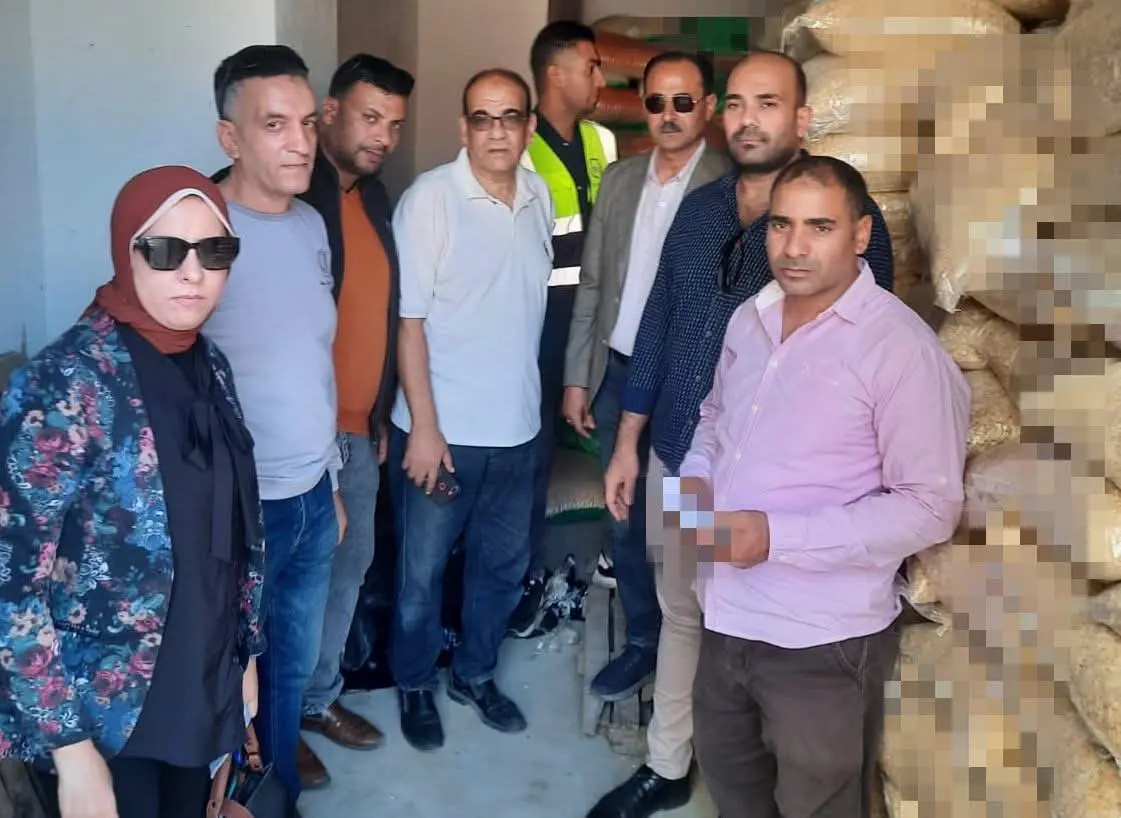 ضبط 27 طن فول و600 عبوة تمر مجهولة المصدر بالبحيرة