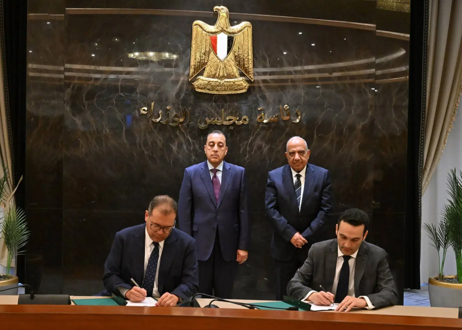 مدبولي يشهد توقيع 3 اتفاقيات لتمويل وتنفيذ مشروع «دندرة» للطاقة الشمسية بقنا