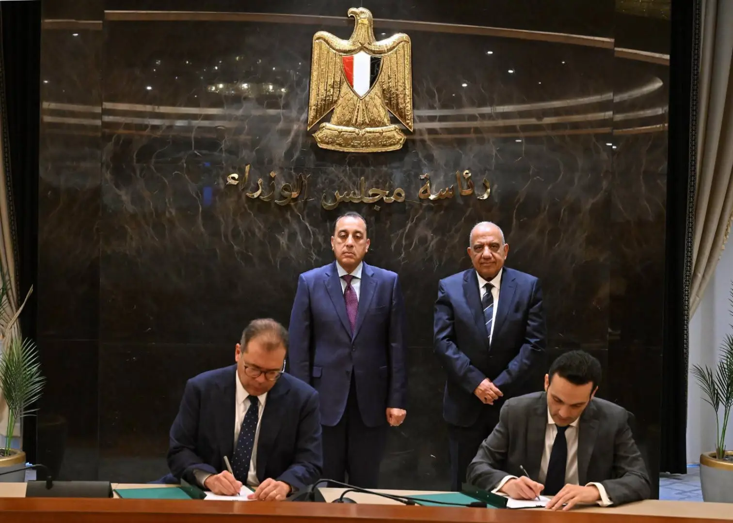 مدبولي يشهد توقيع 3 اتفاقيات لتمويل وتنفيذ مشروع «دندرة» للطاقة الشمسية بقنا