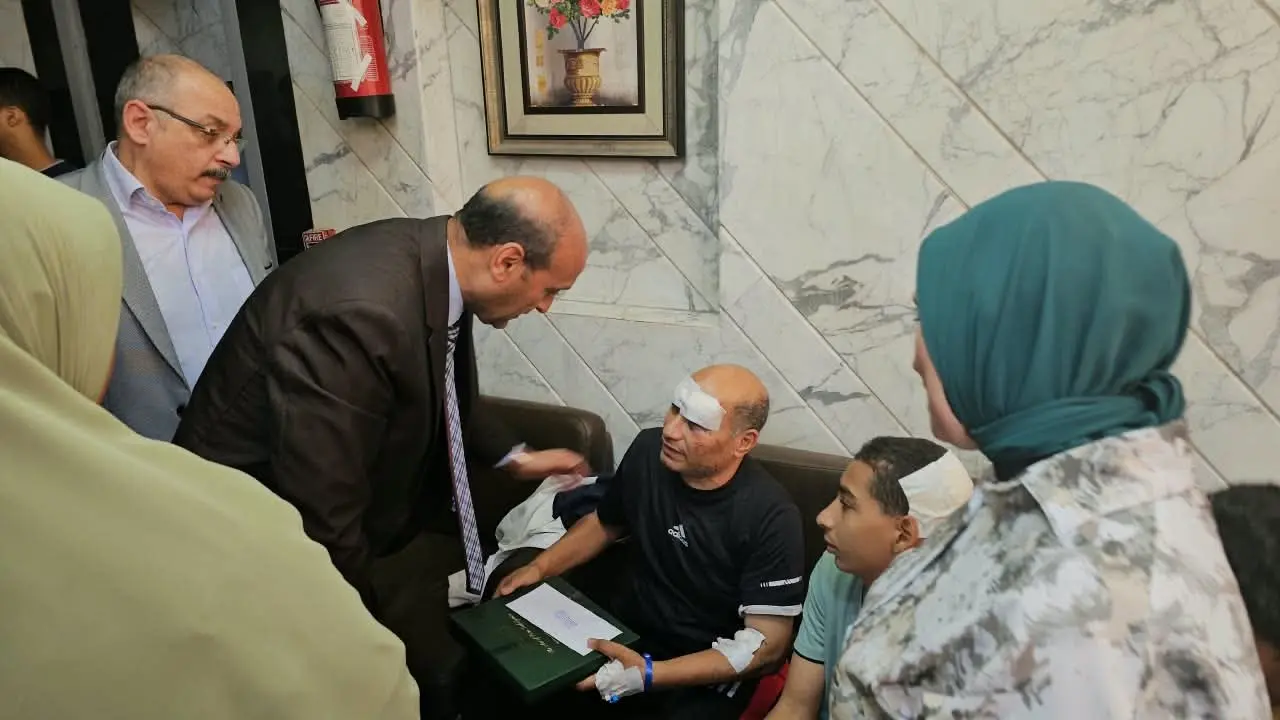 محافظ أسيوط يزور مصابي حادث لاعبي المشروع القومي للموهبة بمستشفى الشرطة