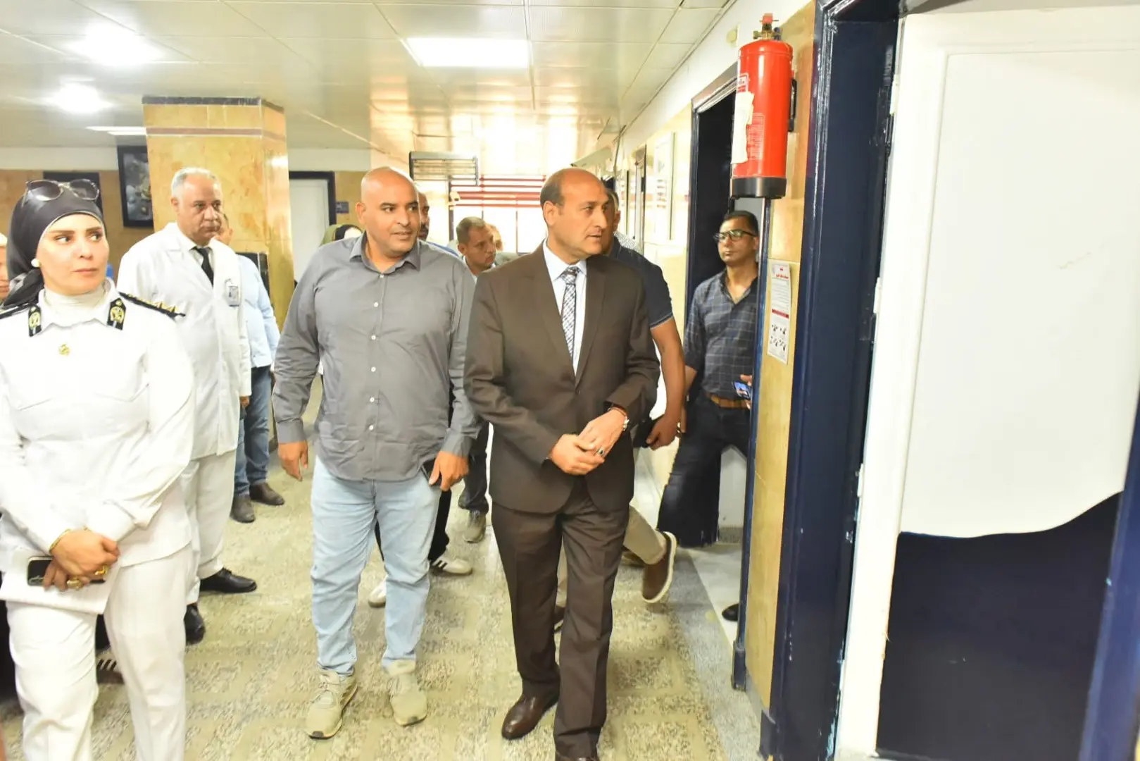 محافظ أسيوط يزور مصابي حادث لاعبي المشروع القومي للموهبة بمستشفى الشرطة