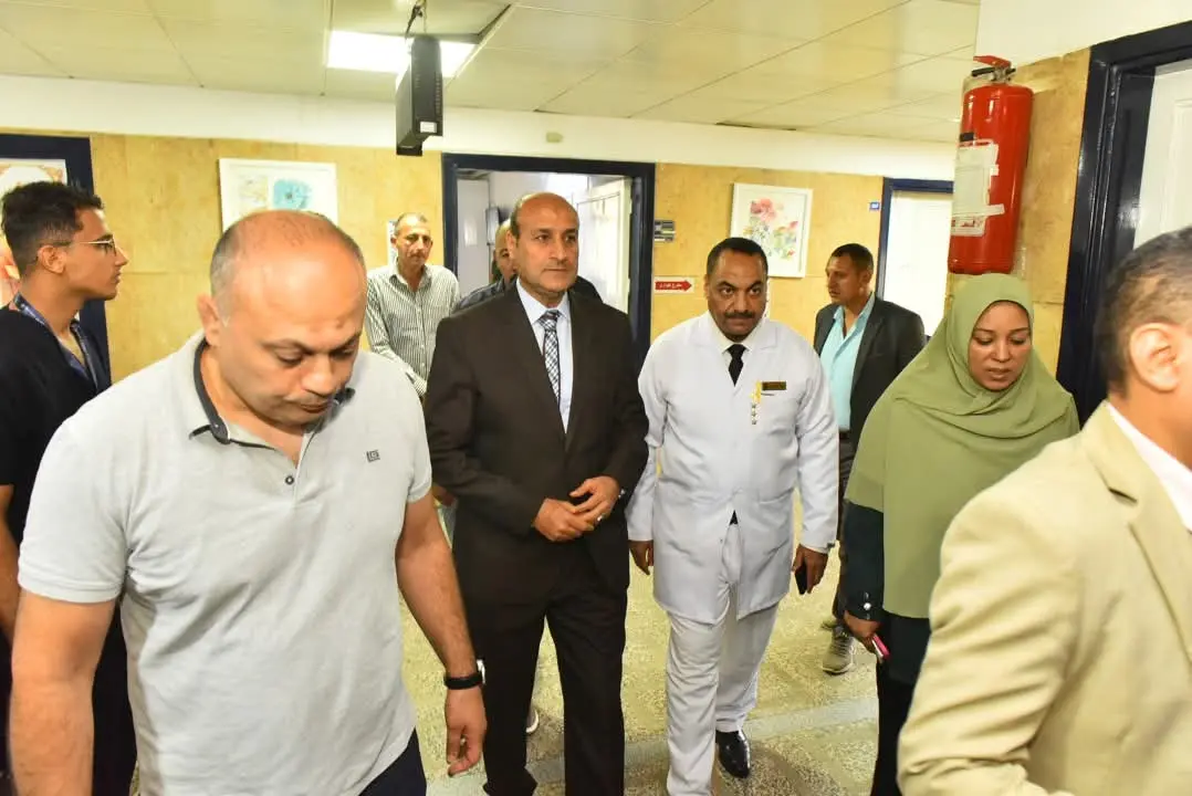 محافظ أسيوط يزور مصابي حادث لاعبي المشروع القومي للموهبة بمستشفى الشرطة