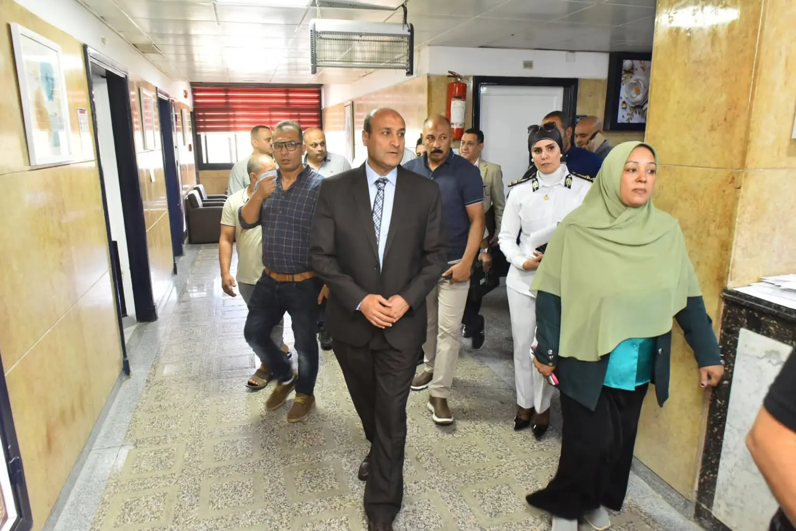 محافظ أسيوط يزور مصابي حادث لاعبي المشروع القومي للموهبة بمستشفى الشرطة