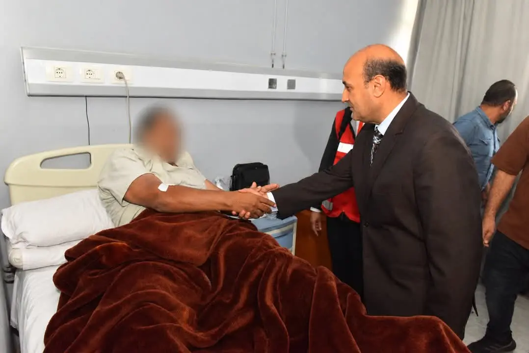 محافظ أسيوط يزور مصابي حادث لاعبي المشروع القومي للموهبة بمستشفى الشرطة
