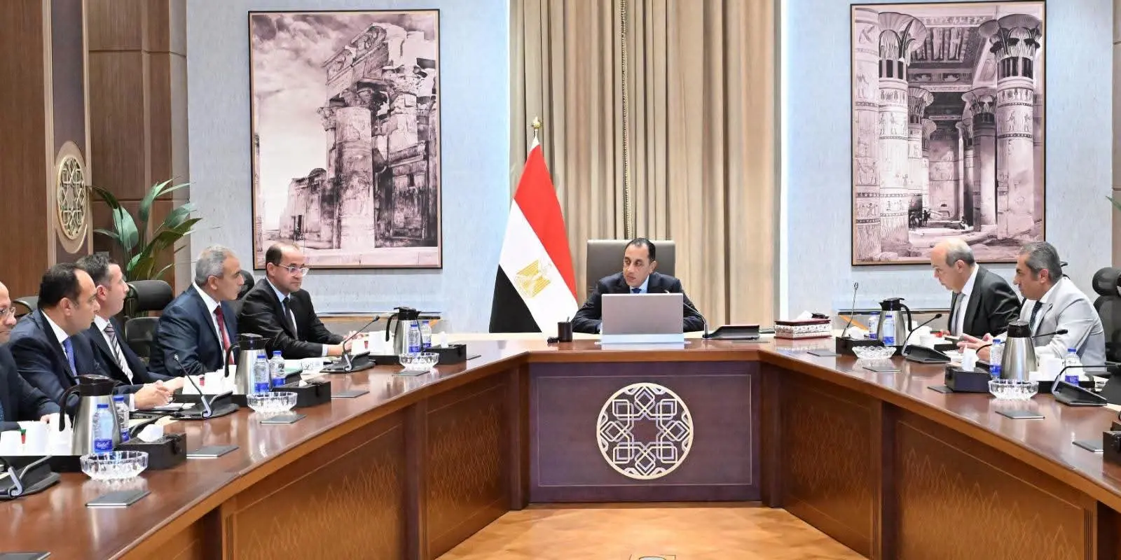 مدبولي يستعرض مقترحات تطوير مطار العاصمة الجديدة وإنشاء منطقة استثمارية ولوجستية