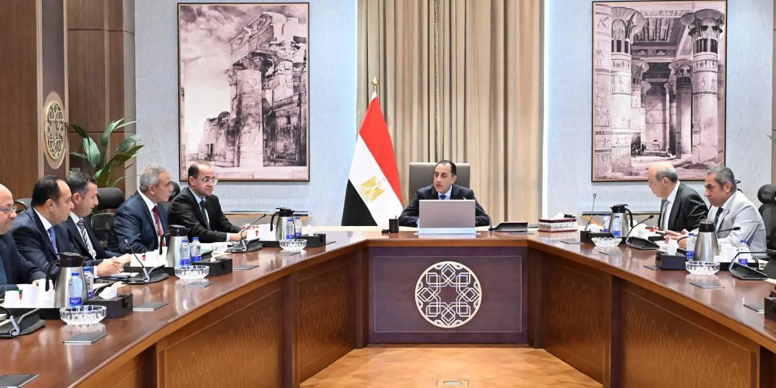 مدبولي يستعرض مقترحات تطوير مطار العاصمة الجديدة وإنشاء منطقة استثمارية ولوجستية