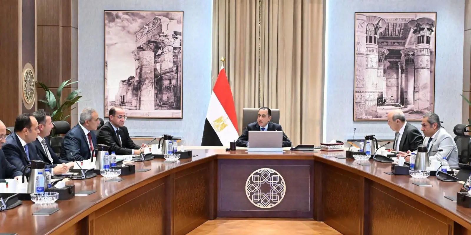 مدبولي يستعرض مقترحات تطوير مطار العاصمة الجديدة وإنشاء منطقة استثمارية ولوجستية