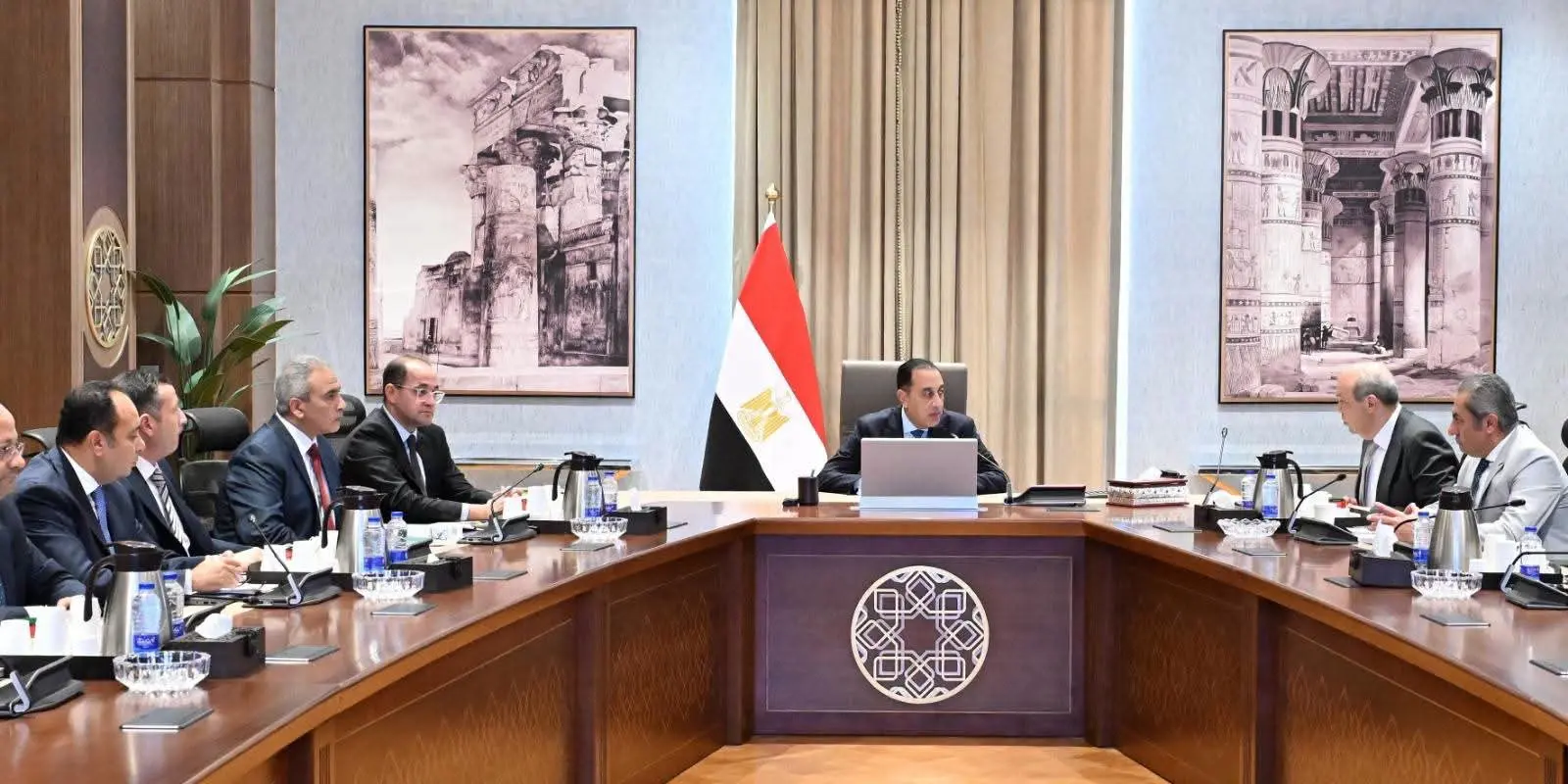 مدبولي يستعرض مقترحات تطوير مطار العاصمة الجديدة وإنشاء منطقة استثمارية ولوجستية