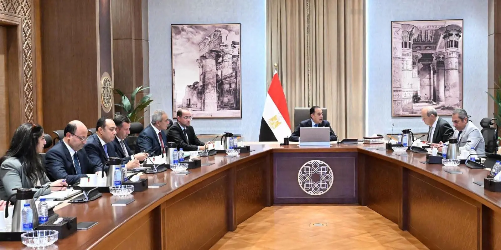 مدبولي يستعرض مقترحات تطوير مطار العاصمة الجديدة وإنشاء منطقة استثمارية ولوجستية