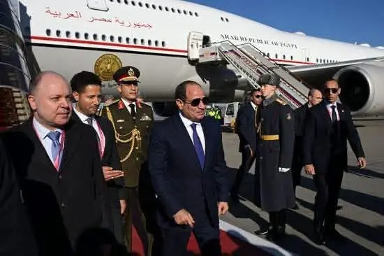 الرئيس السيسي يصل موسكو لترؤس وفد مصر في القمة الروسية الأفريقية الثالثة