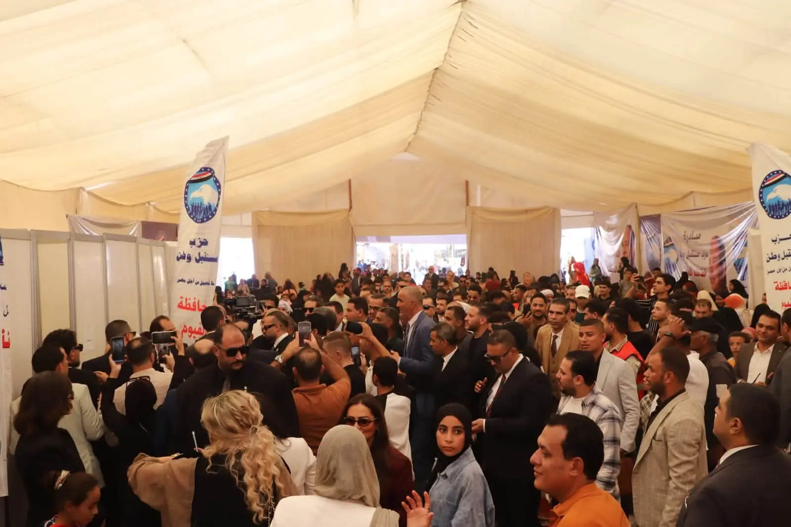 «مستقبل وطن» يصل الفيوم بـ3 مبادرات خدمية.. قافلة طبية مجانية وسداد مصروفات دراسية وتطوير 9 غرف عمليات - 1000999011