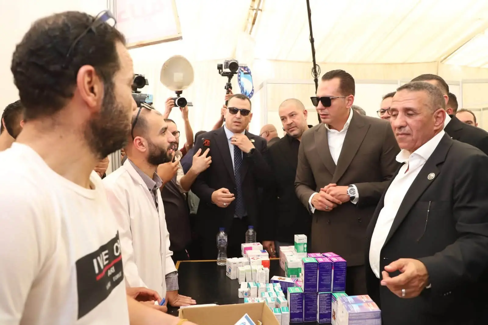 «مستقبل وطن» يصل الفيوم بـ3 مبادرات خدمية.. قافلة طبية مجانية وسداد مصروفات دراسية وتطوير 9 غرف عمليات - 1000999015