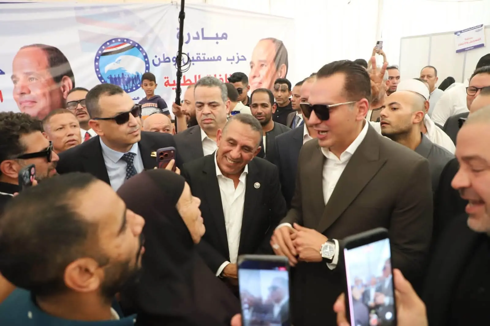 «مستقبل وطن» يصل الفيوم بـ3 مبادرات خدمية.. قافلة طبية مجانية وسداد مصروفات دراسية وتطوير 9 غرف عمليات - 1000999017