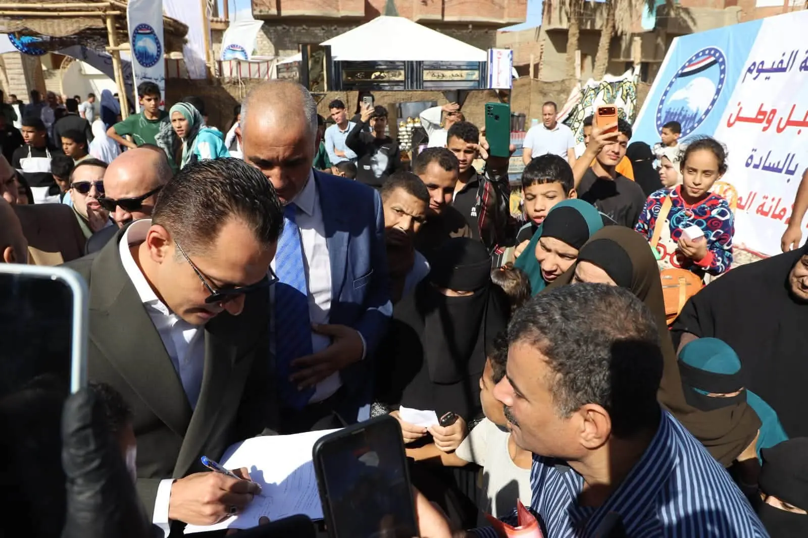«مستقبل وطن» يصل الفيوم بـ3 مبادرات خدمية.. قافلة طبية مجانية وسداد مصروفات دراسية وتطوير 9 غرف عمليات - 1000999020