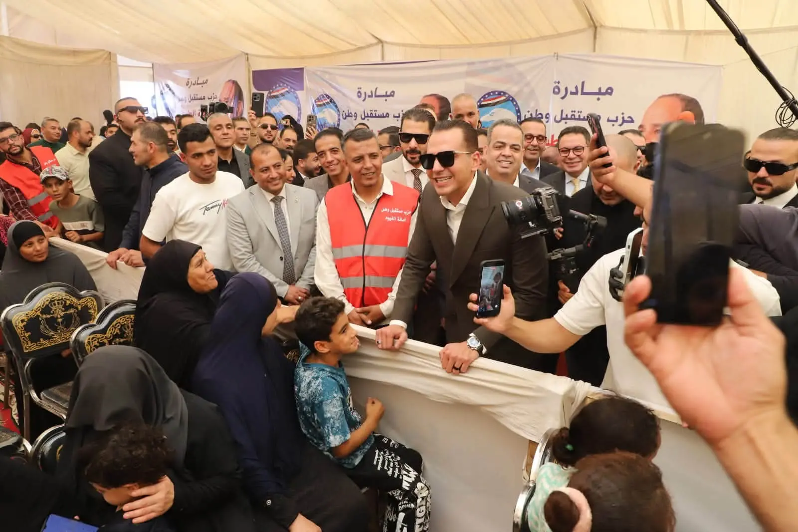 «مستقبل وطن» يصل الفيوم بـ3 مبادرات خدمية.. قافلة طبية مجانية وسداد مصروفات دراسية وتطوير 9 غرف عمليات - 1000999021