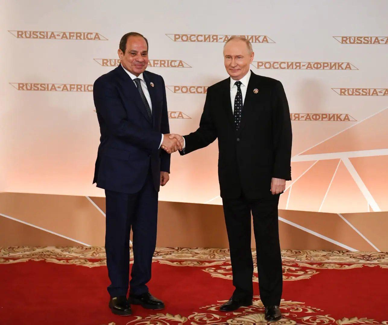 السيسي وبوتين يبحثان تعزيز الشراكة الاستراتيجية.. ومحطة الضبعة والأمن الإقليمي على مائدة المباحثات