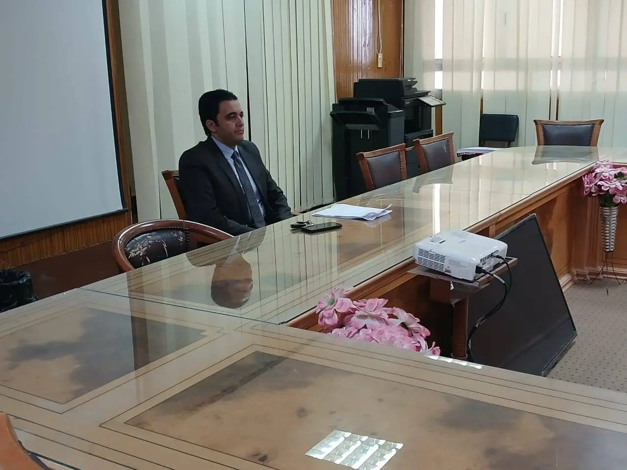 كلية الحقوق بجامعة قنا تناقش موضوعات رسائل الدكتوراه خلال سيمنار علمي