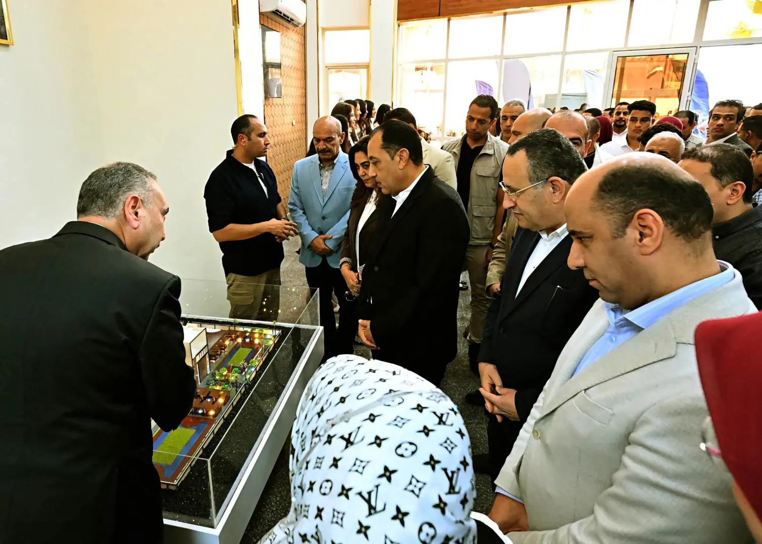 مدبولي يفتتح مدرسة النيل الدولية بالسويس.. 56 فصلًا ومسار تعليمي متكامل حتى الثانوية