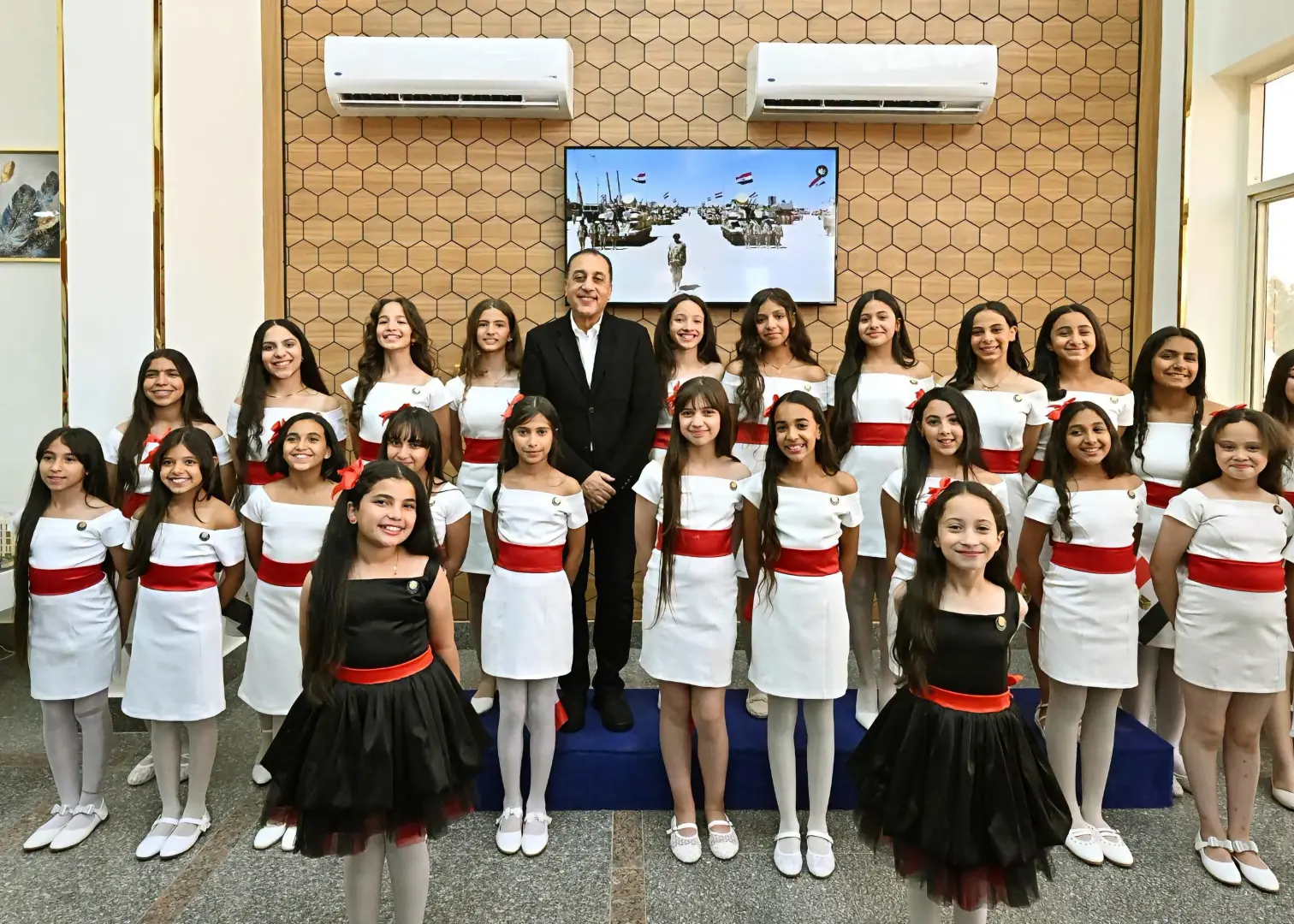 مدبولي يفتتح مدرسة النيل الدولية بالسويس.. 56 فصلًا ومسار تعليمي متكامل حتى الثانوية