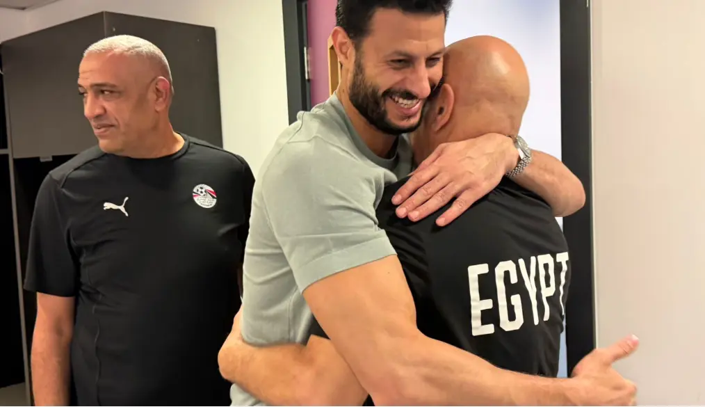 جلسة بين محمد الشناوي والجهاز الفني لمنتخب مصر لإنهاء الخلافات