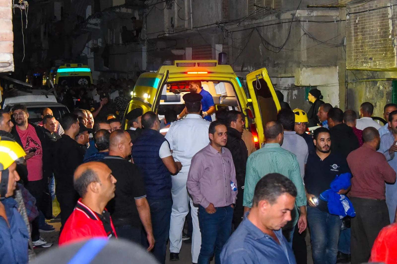 وجّه المهندس  أيمن عطية، محافظ الإسكندرية، بتقديم كافة أوجه الرعاية الصحية الشاملة للمصابين في حادث سقوط العقار رقم 34 بشارع سعد زغلول، المتفرع من شارع الترعة المردومة بنطاق حي شرق، ومتابعة حالتهما الصحية بشكل مستمر، لضمان حصولهما على الرعاية الطبية اللازمة.