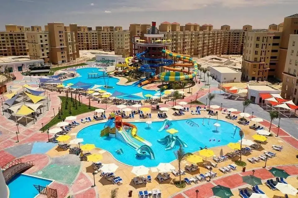من "شمسية وكرسى" إلى منتجعات عالمية.. كيف تغيرت المصايف المصرية بين الأمس واليوم؟ - 151959