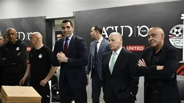 وزير الرياضة لـ نجوم المنتخب: جماهير مصر والقيادة السياسية تثق في قدراتكم