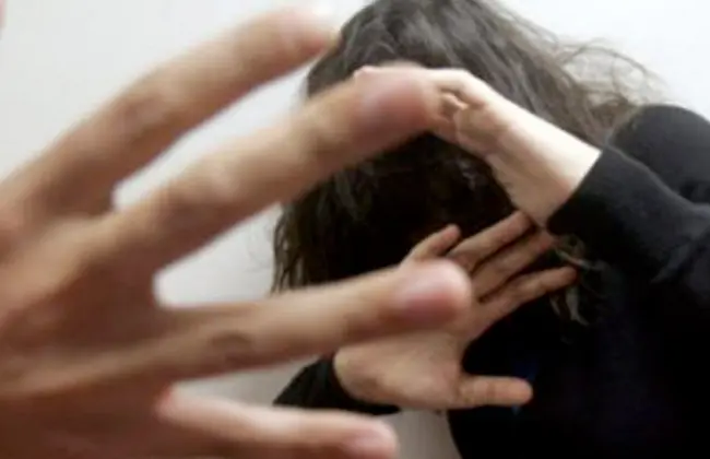 واقعة تهز البحيرة.. عم الزوج يعتدي على طفلة ويهددها لإخفاء الجريمة