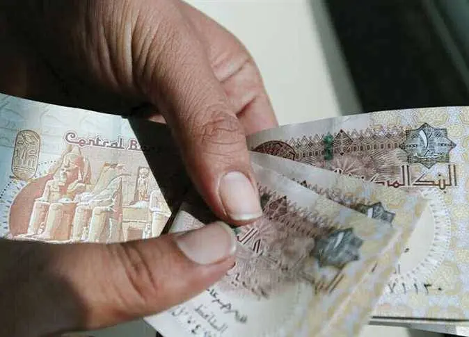 خبير اقتصادي: الجنيه فقد 85% من قيمته وتكلفة «برج الكهرباء» تضاعفت 10 مرات منذ 2012