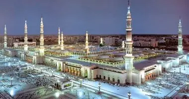 أولى ليالي رمضان.. خشوع مهيب في المسجد النبوي والمسجد الحرام