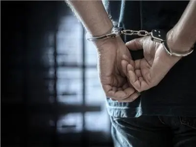 القبض على ملحن شهير وبحوزته 60 كيسًا مواد مخدرة بالتجمع