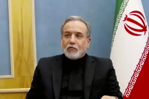 إيران تدعو الكويت إلى الإفراج عن أربعة مواطنين وتحتفظ بـ”حق الرد”