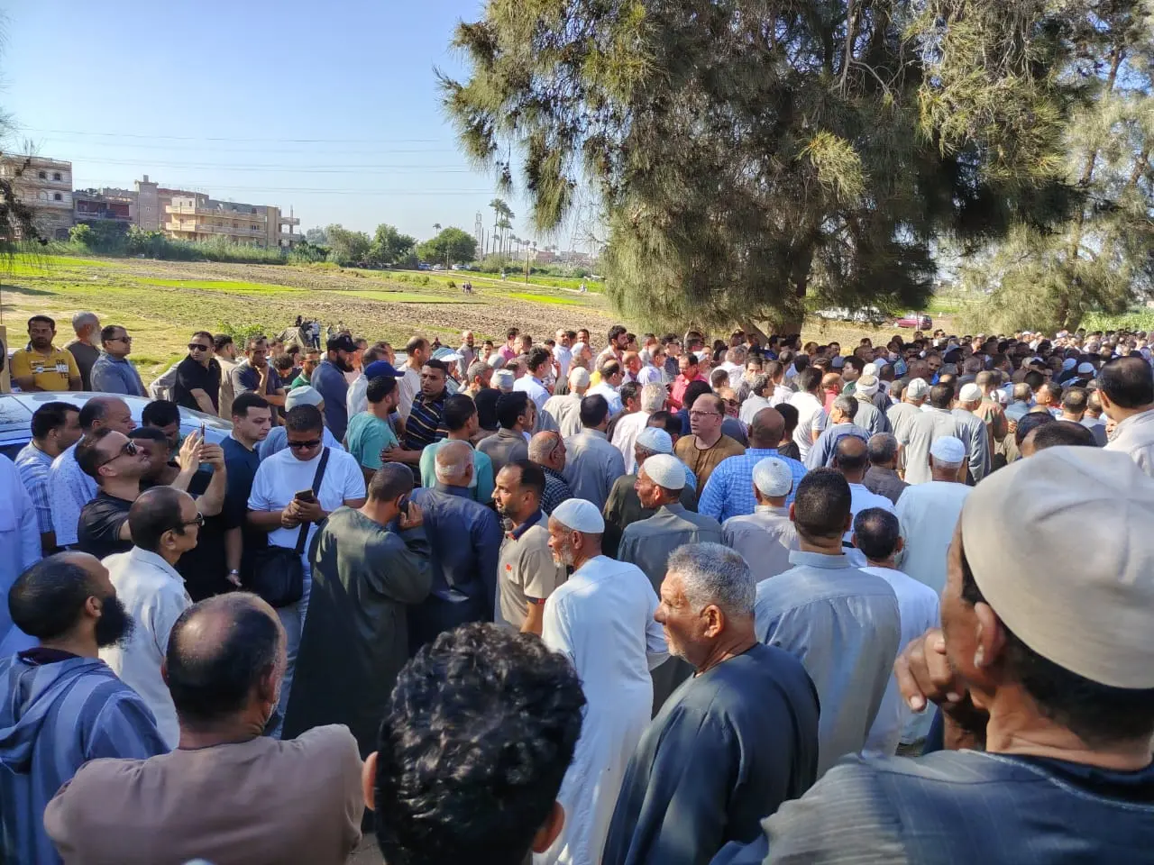 رحيل عبد العزيز مخيون.. الآلاف من المحبين في الوداع الأخير - 2026 639167165926499941 649